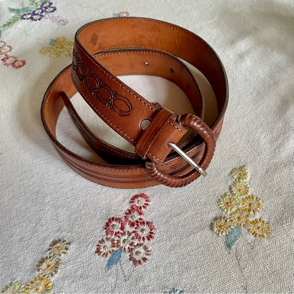 Vintage Hand Tooled Western Brown Leather Belt. Unisex 43" Excluding Buckle - Picture 14 of 16